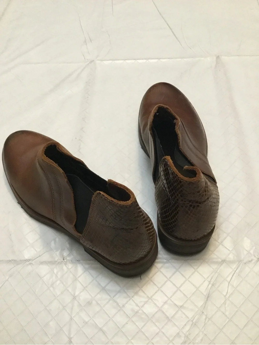 Clarks Women's Brown Leather Chelsea Boots Elastic Panel Slip-On Size 6